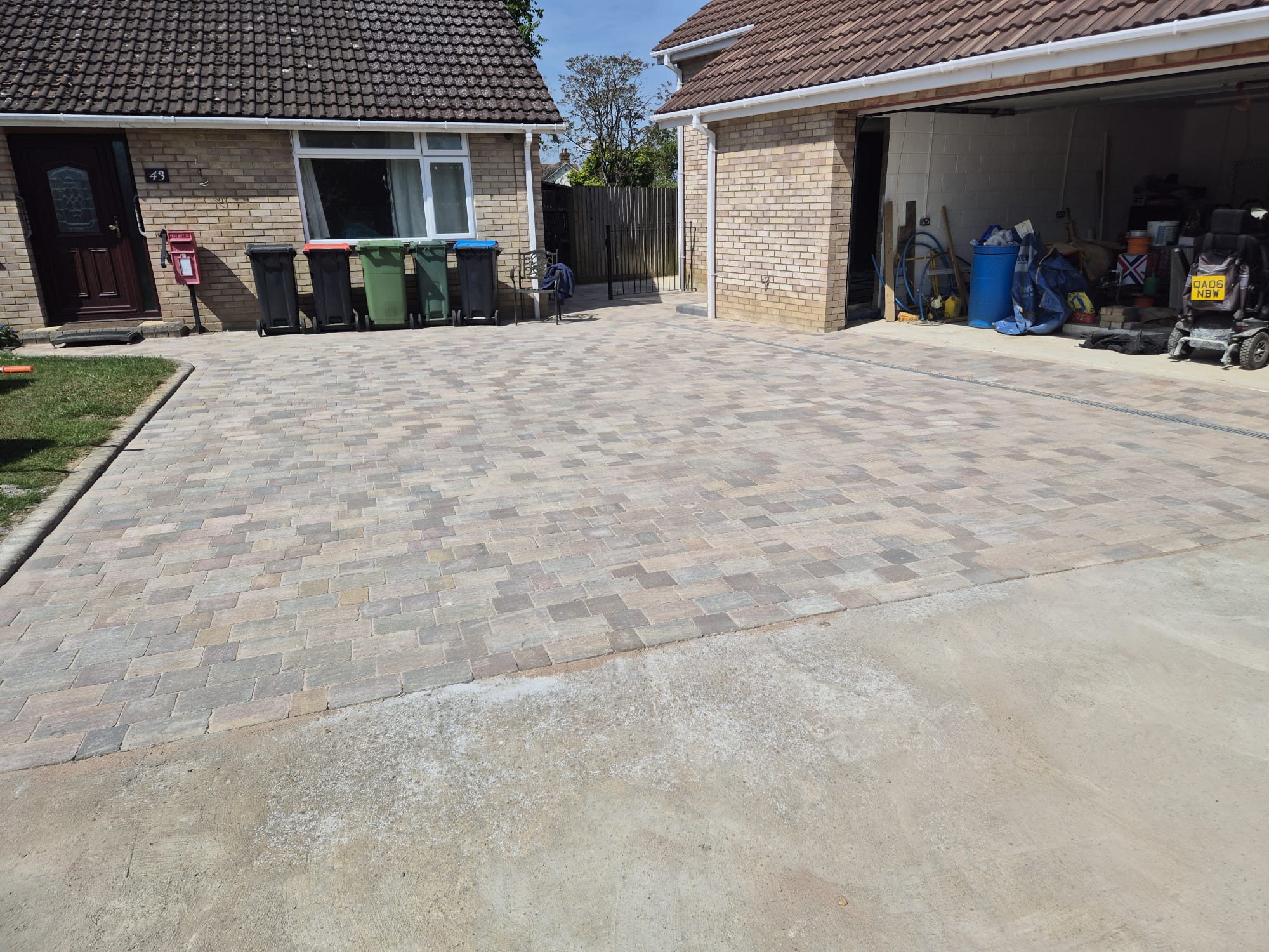 Behind the scenes image of Boyde Landscapes at work in Bedfordshire.